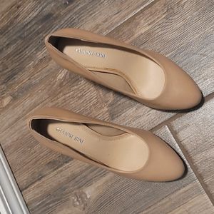 Gianni Bini platform heels sz 71/2